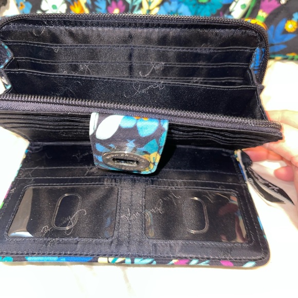 Vera Bradley Bowler & Turnlock Wallet - Midnight Blues - Picture 5 of 7